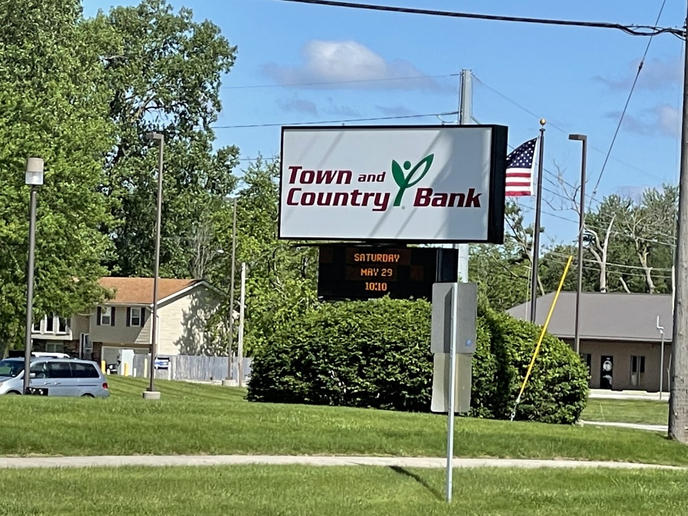 Town and Country Bank 01