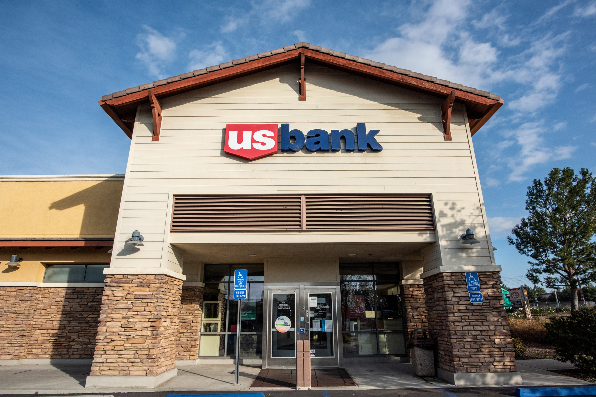 U.S. Bank Branch 01