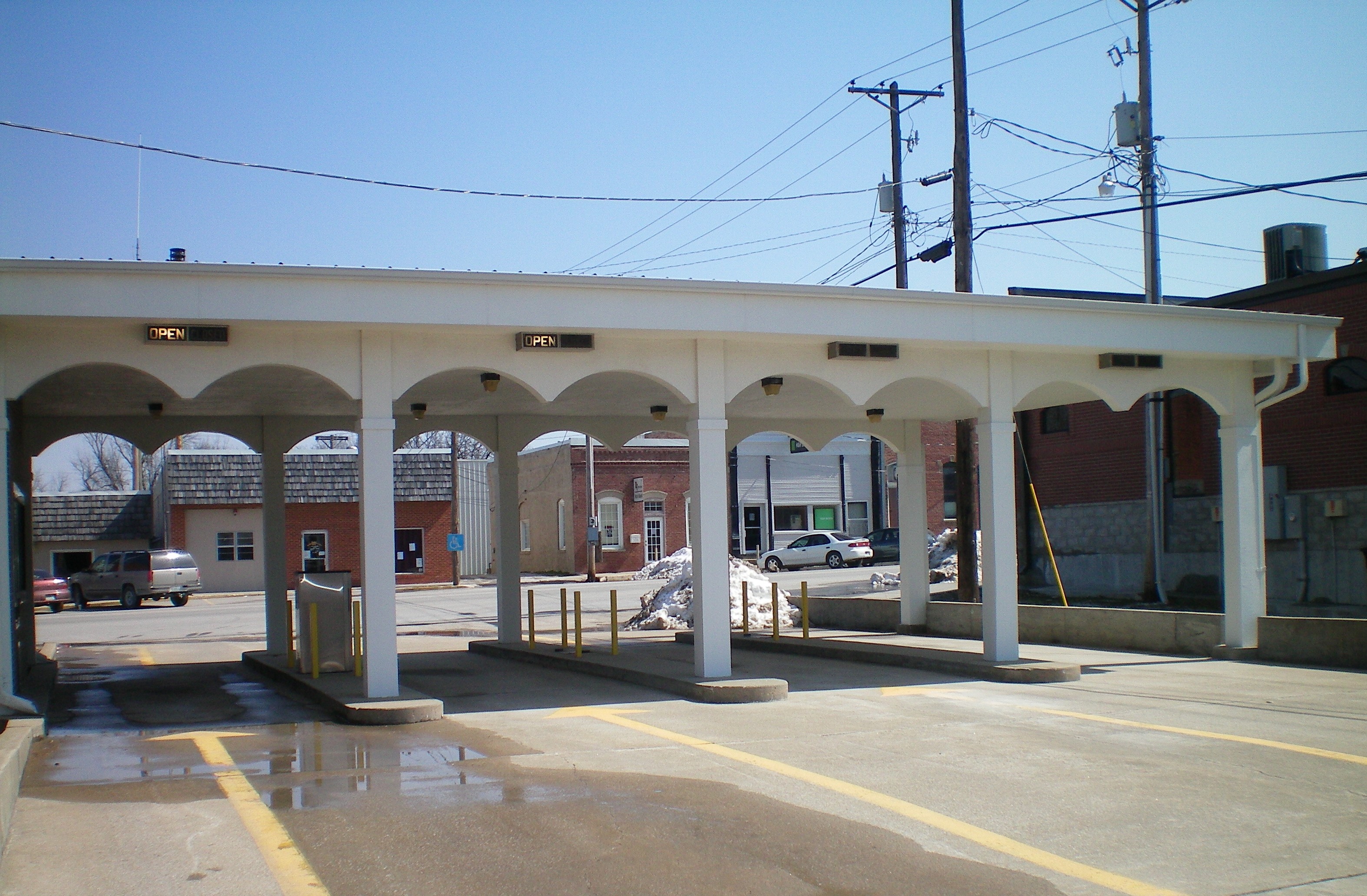 UMB Bank (with drive-thru services) 01