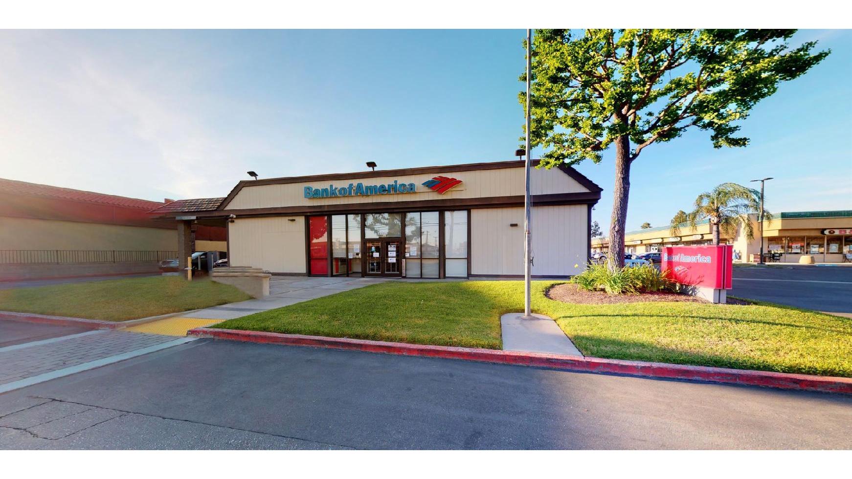Bank of America (with Drive-thru ATM) 01