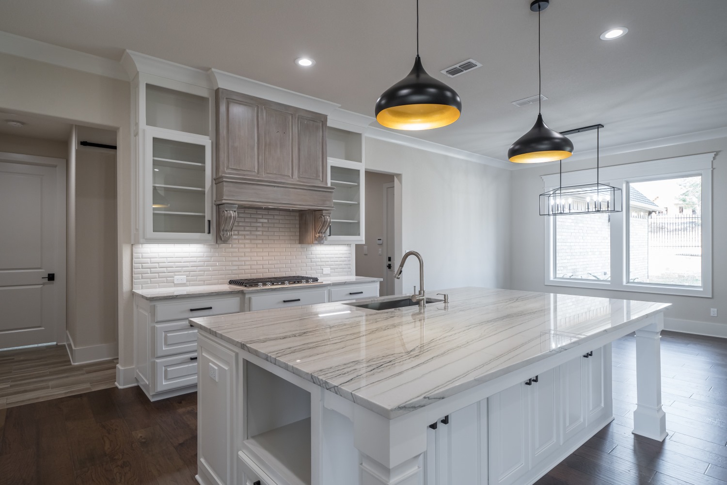 Dee Martin Realty Group: RE/MAX Tyler 01