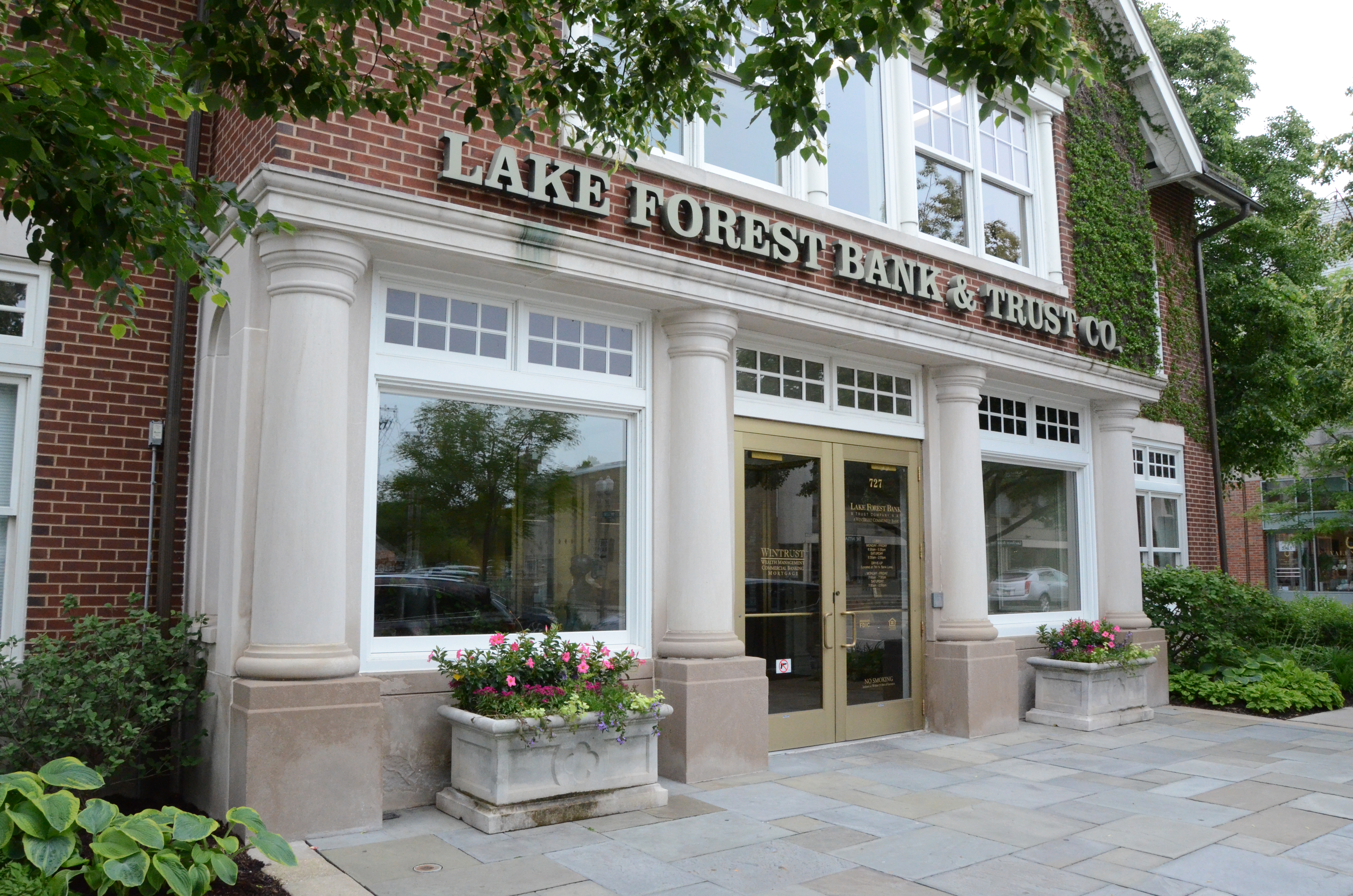 Lake Forest Bank & Trust 01