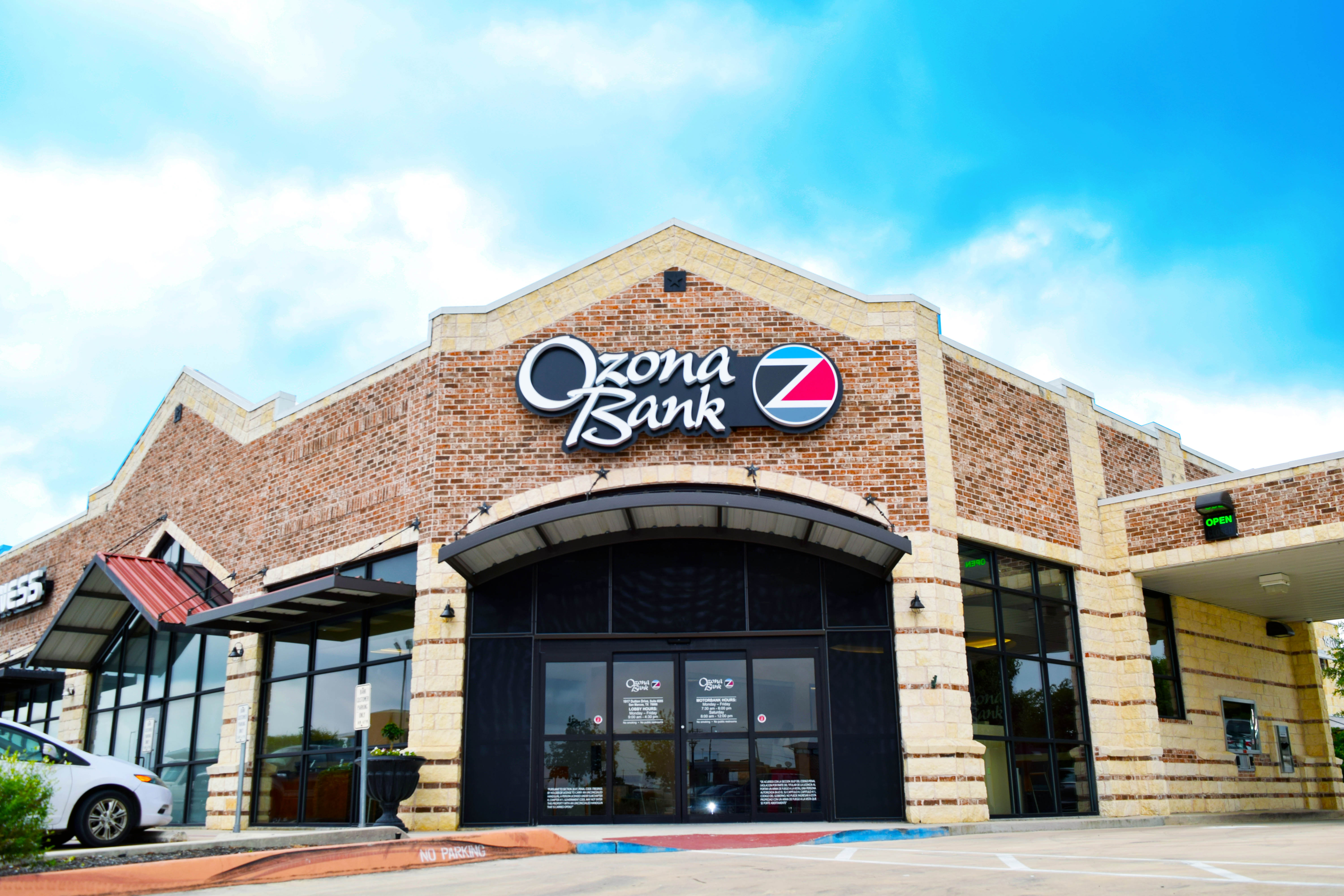 Ozona Bank - San Marcos Lobby 01