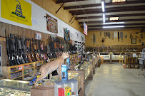Richy's Gun & Pawn 01