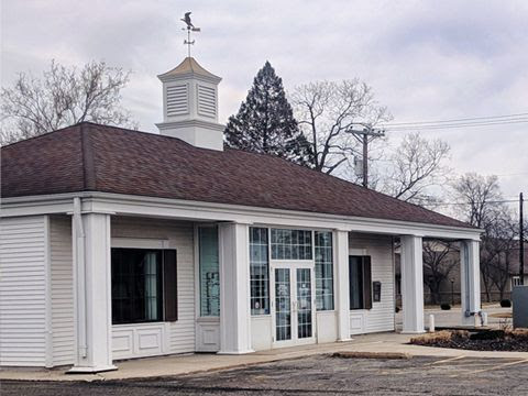 First Mid Bank & Trust Knoxville 01