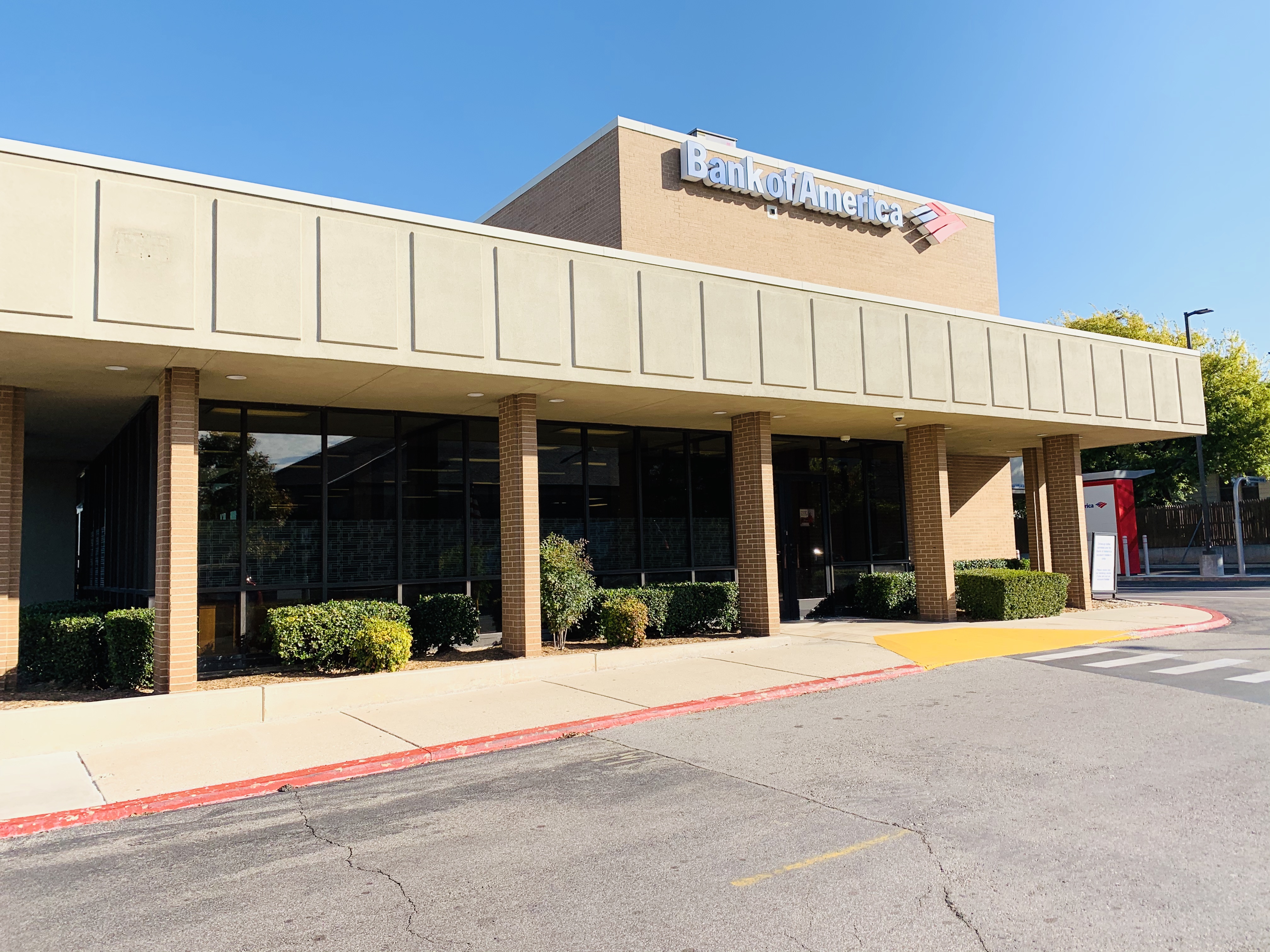 Bank of America (with Drive-thru services) 01