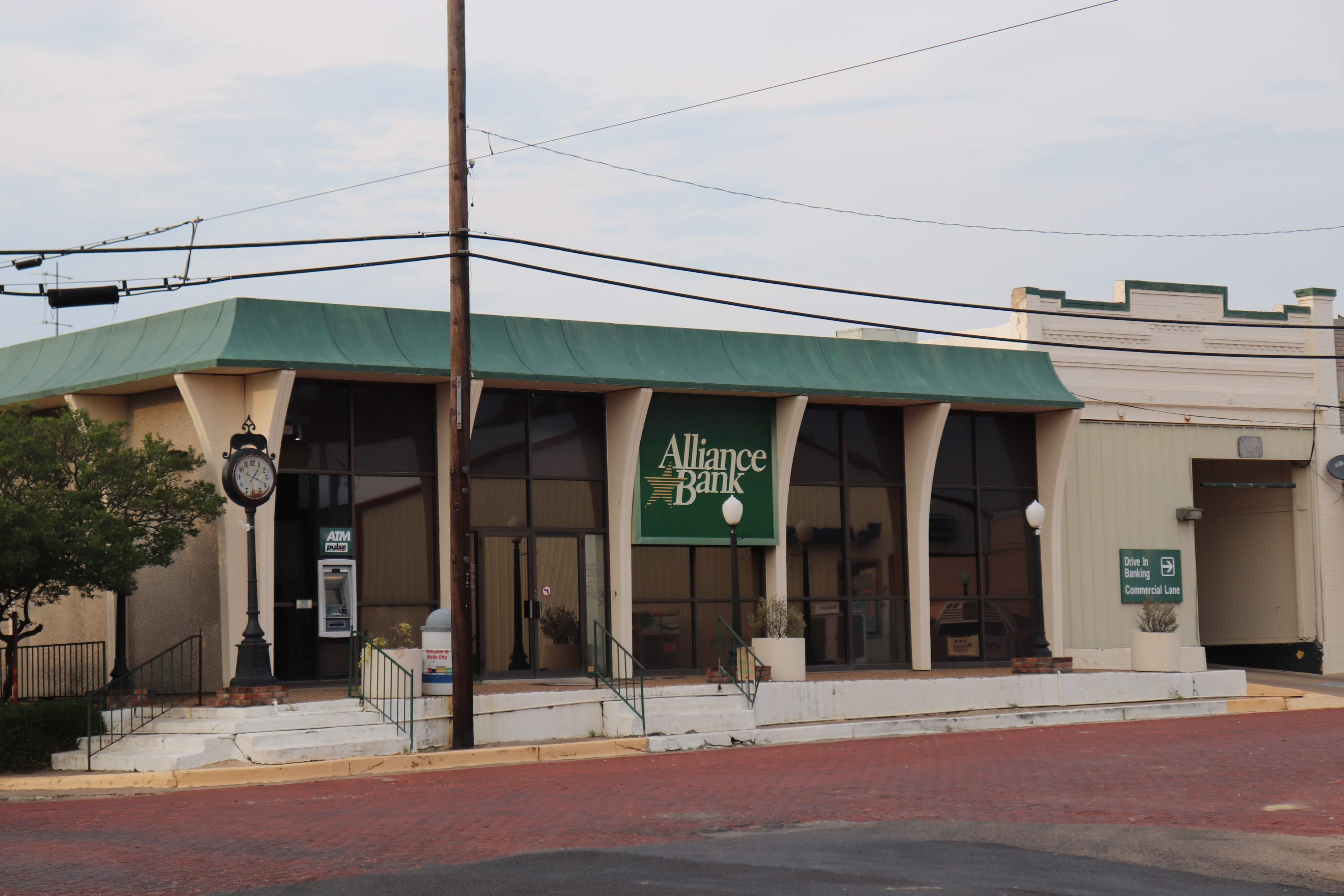 Alliance Bank - Wolfe City Branch 01