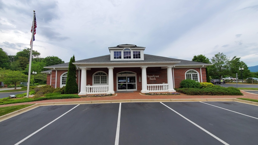 HomeTrust Bank - Waynesville 01