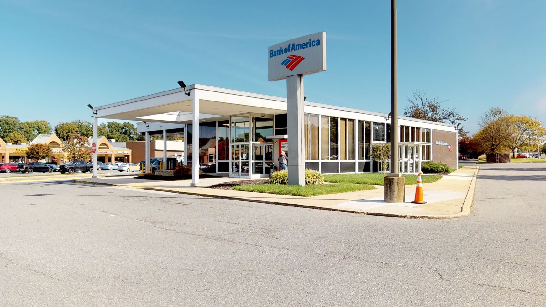 Bank of America (with Drive-thru ATM) 01