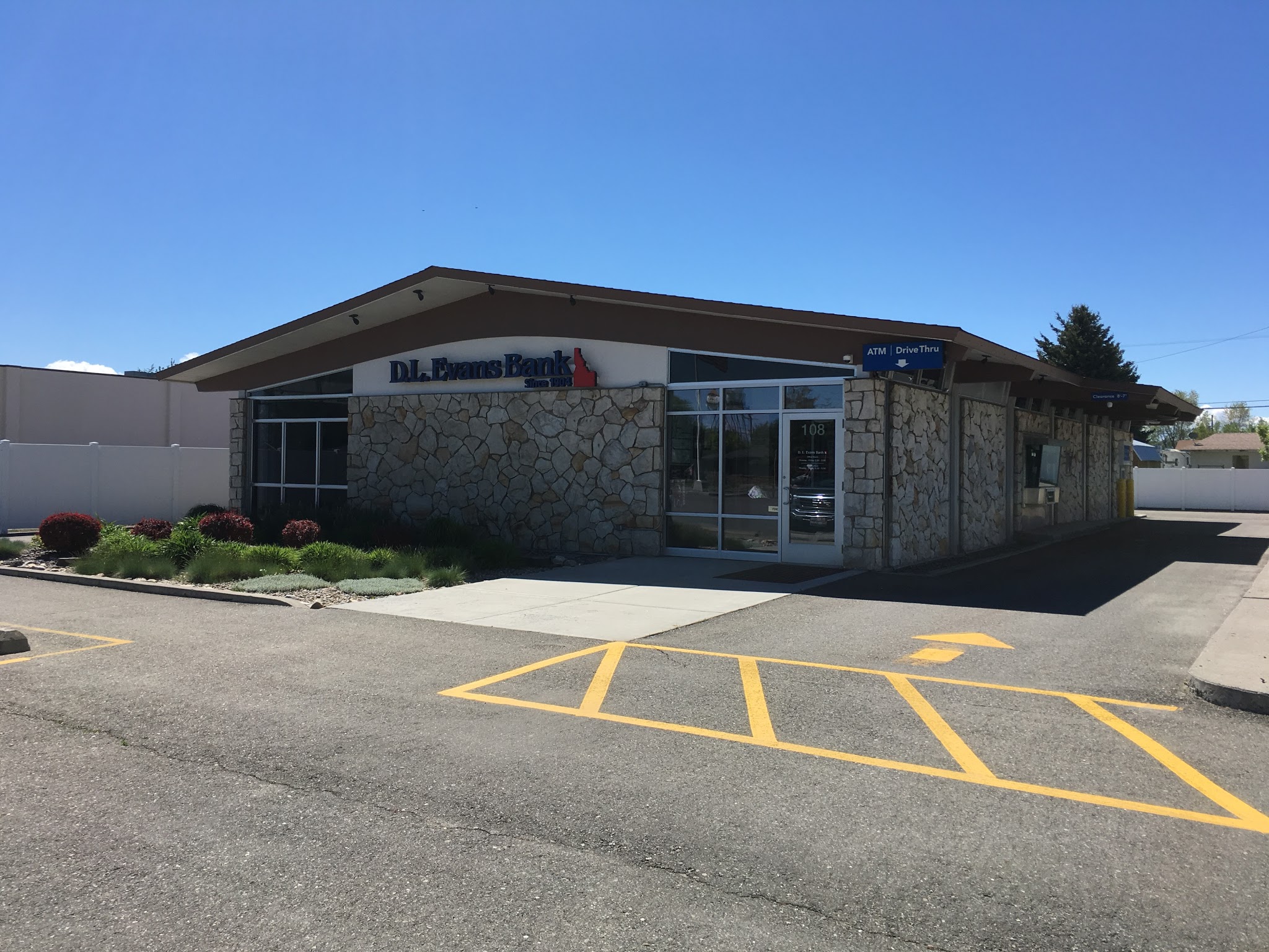 D.L. Evans Bank 01