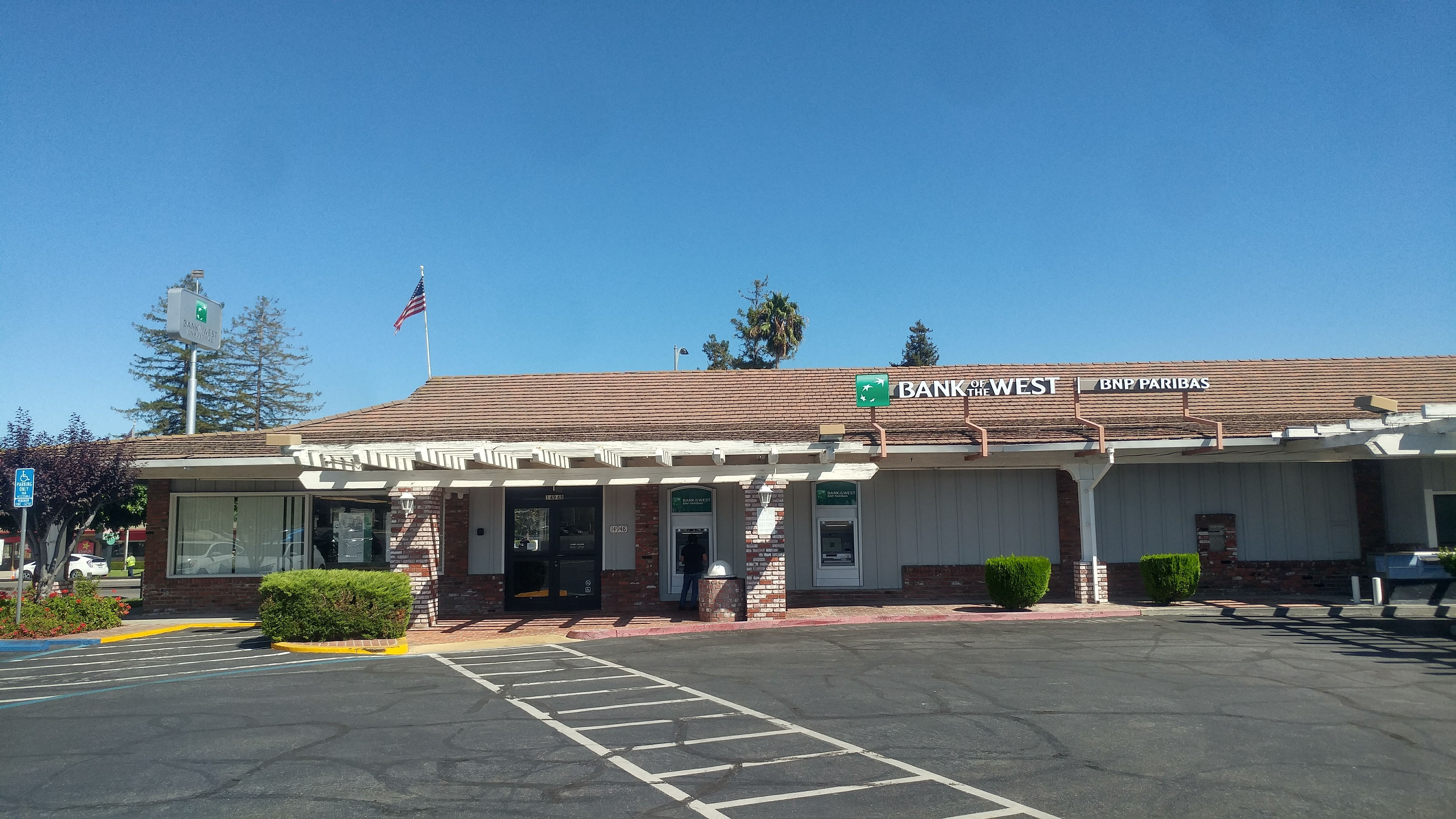 Bank of the West 01