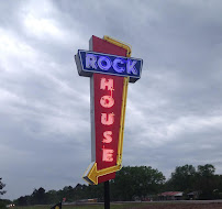 Rock House Gun & Pawn 02