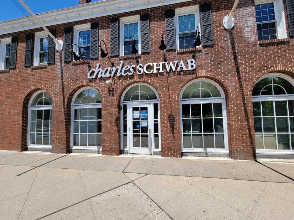 Charles Schwab 01