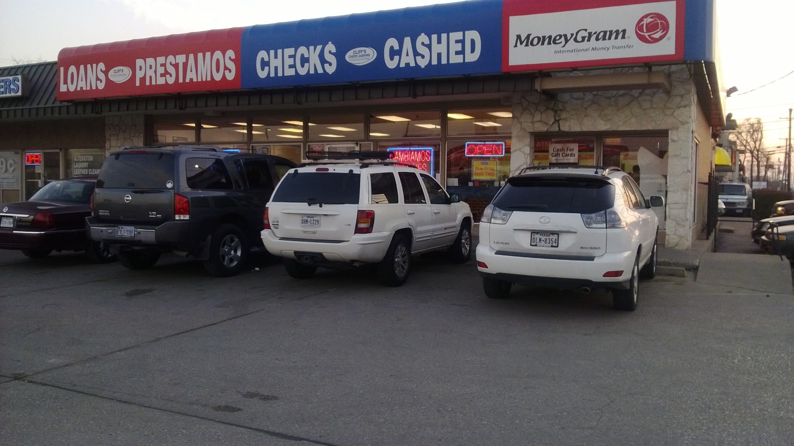 Cliff's Check Cashing #06 01