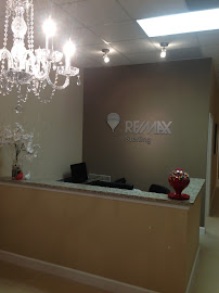 RE/MAX Sterling 02