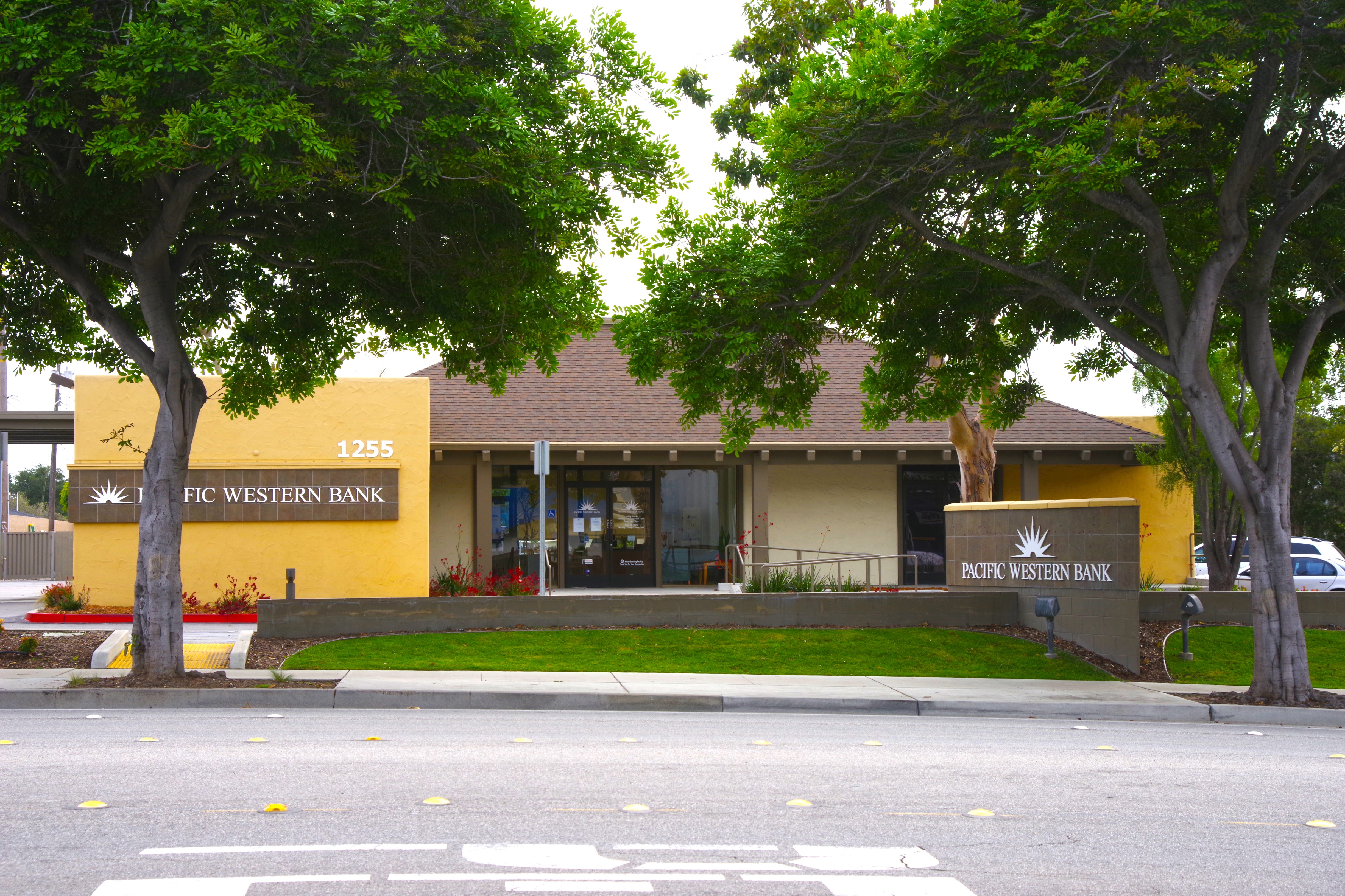 Pacific Western Bank 01