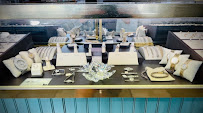 Dawson Road Jewelry & Pawn 04