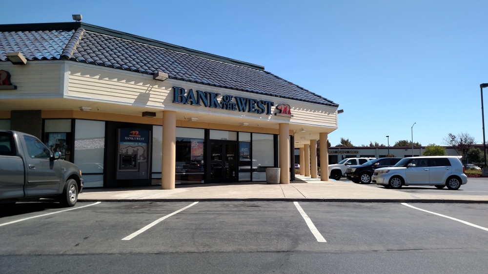 Bank of the West 01