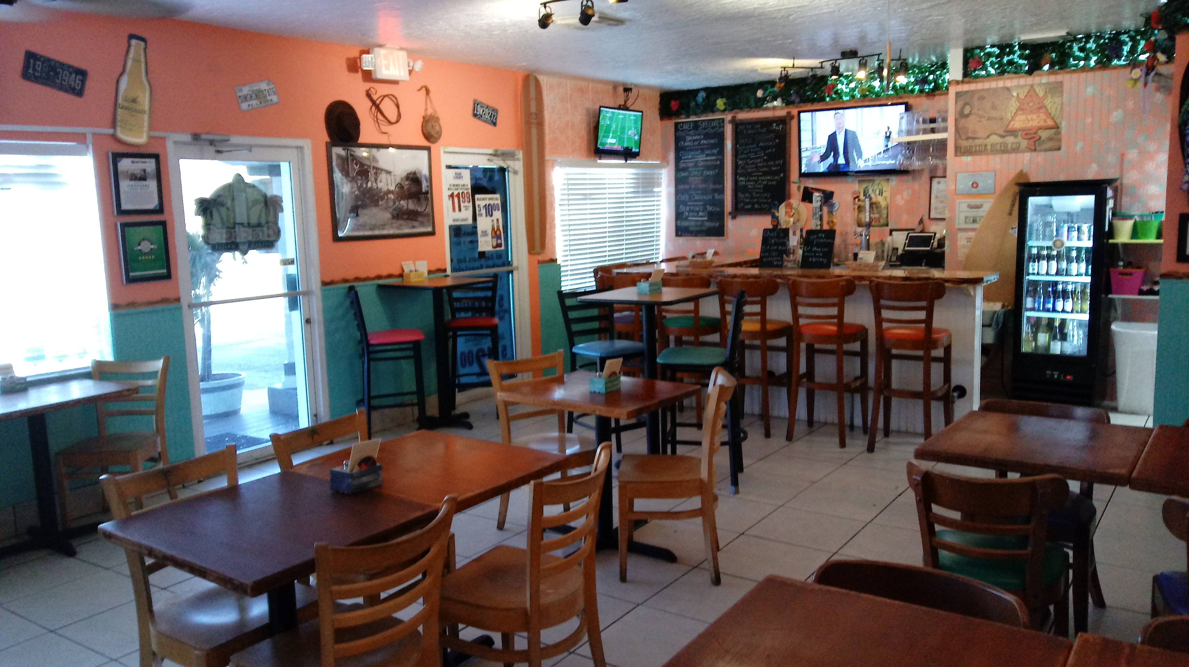 Crackers Island Grille 01