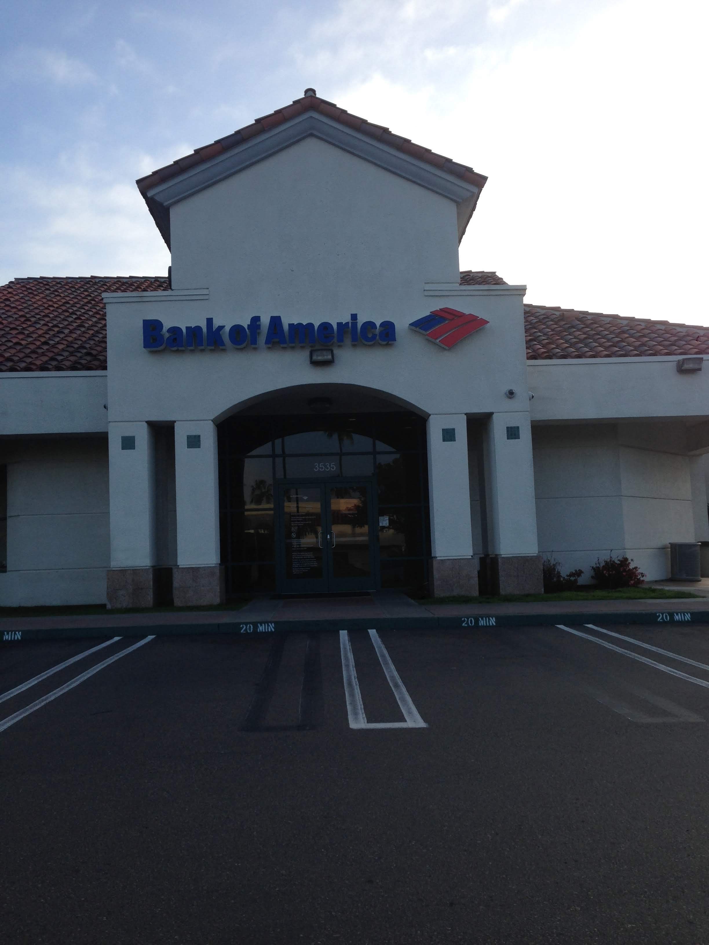 Bank of America (with Drive-thru ATM) 01