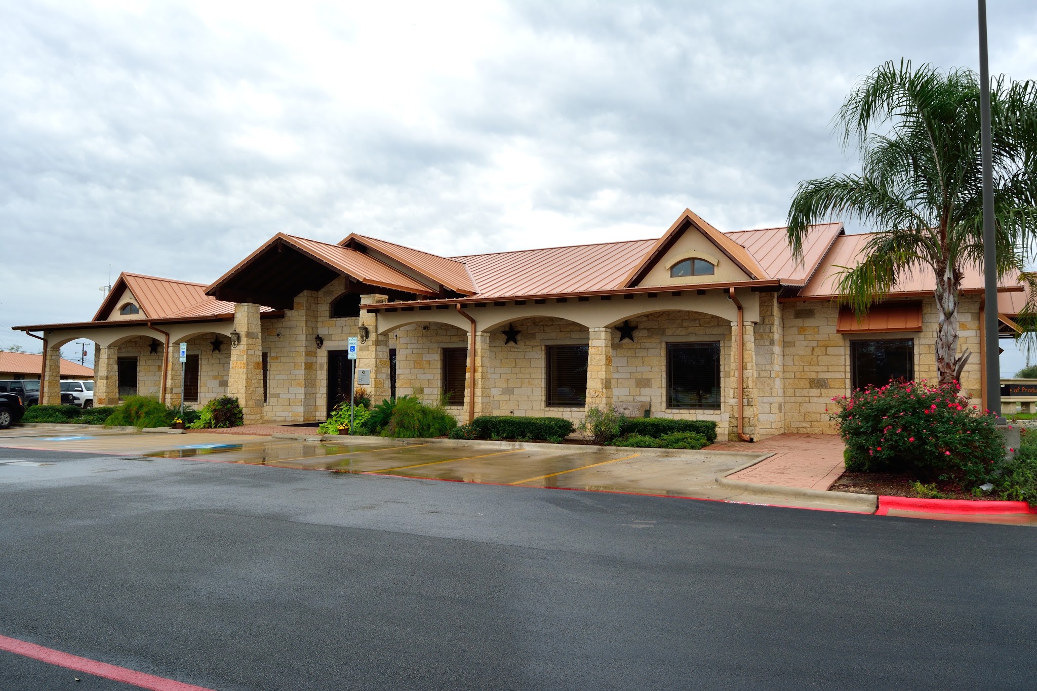 SouthStar Bank, Gonzales 01