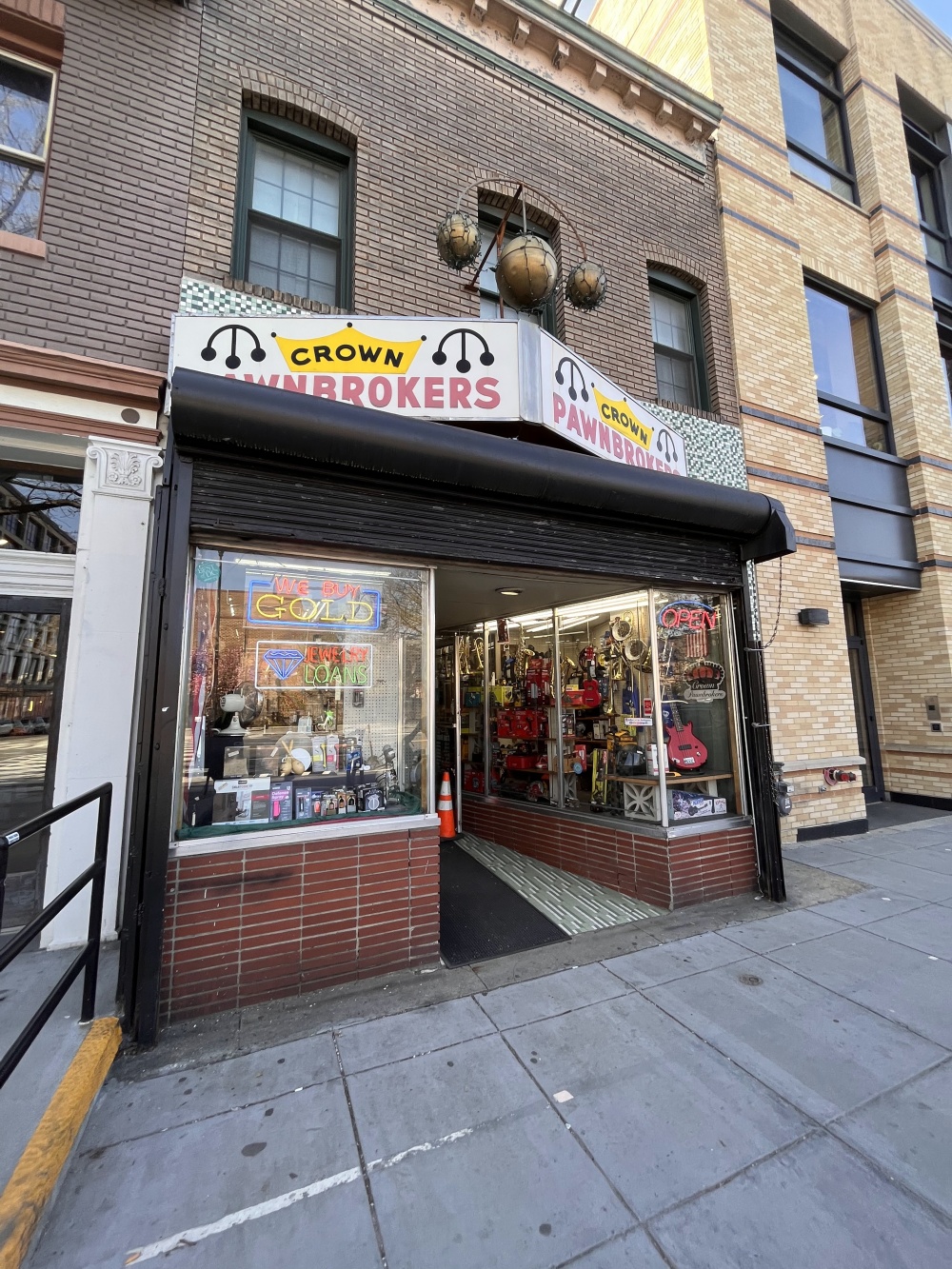 Crown Pawnbrokers 01
