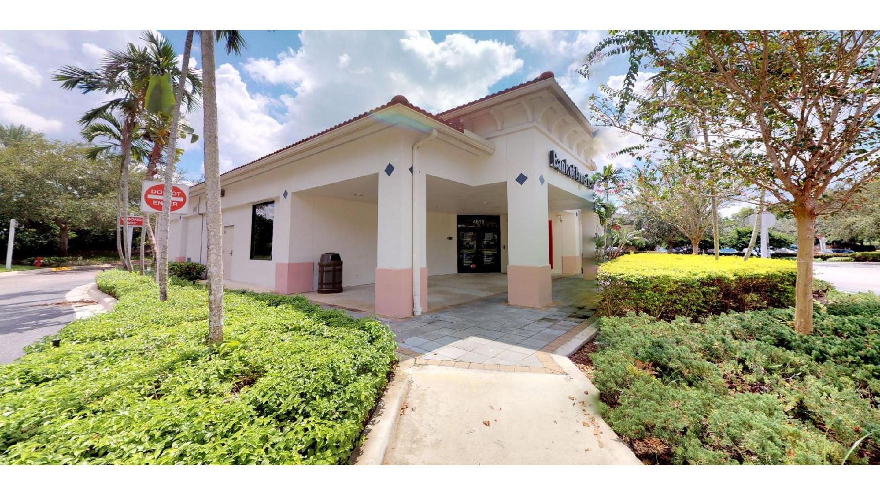 Bank of America (with Drive-thru services) 01