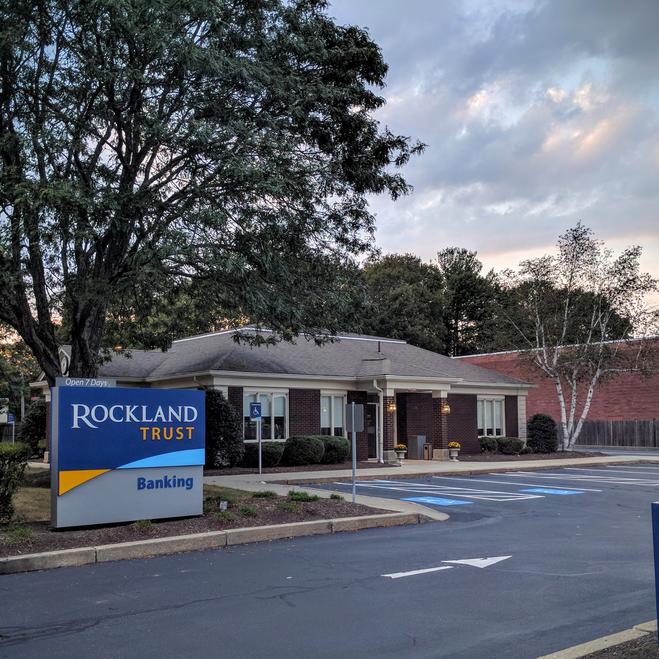 Rockland Trust Bank 01