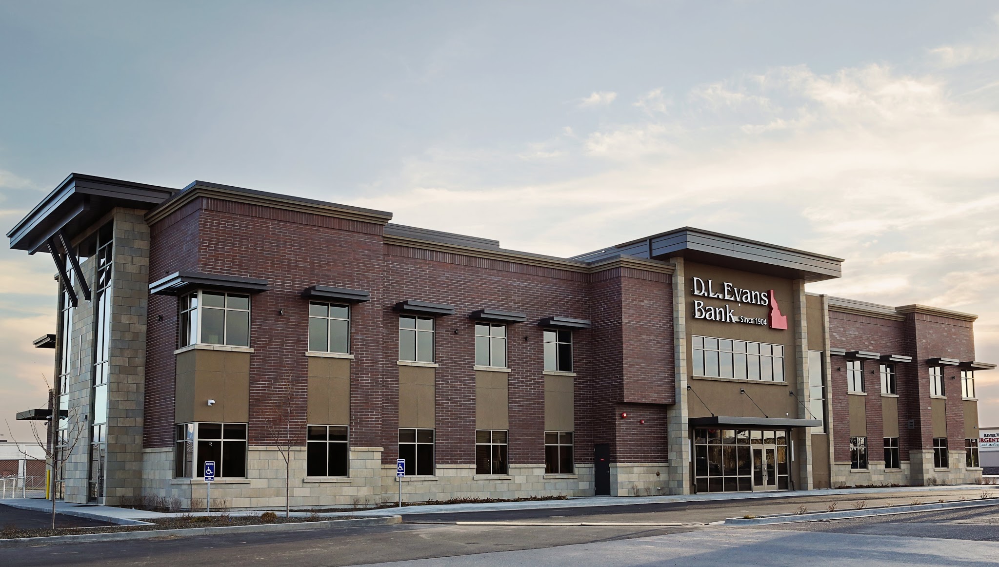 D.L. Evans Bank 01