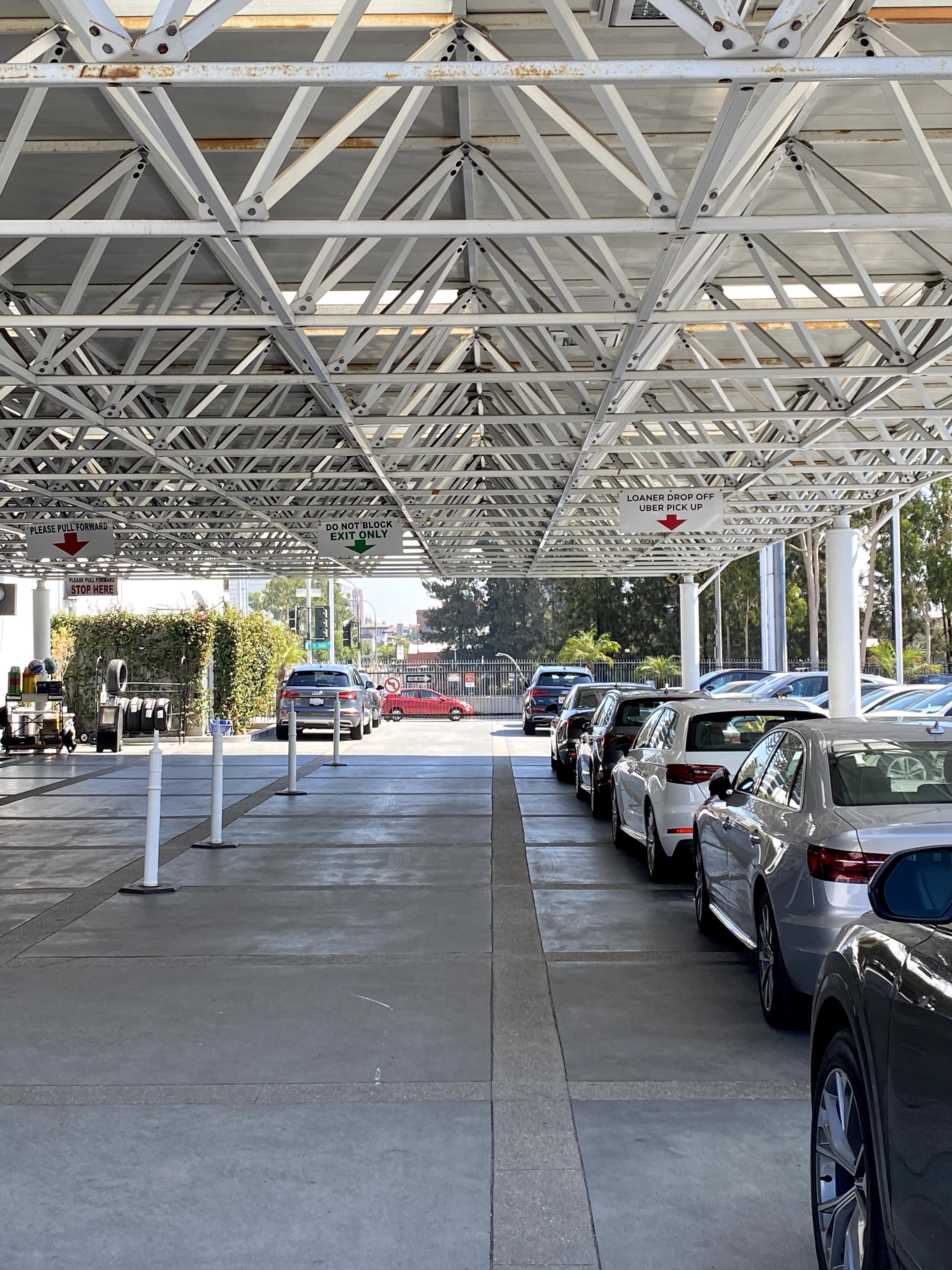 Audi Downtown LA Service and Parts Center 01