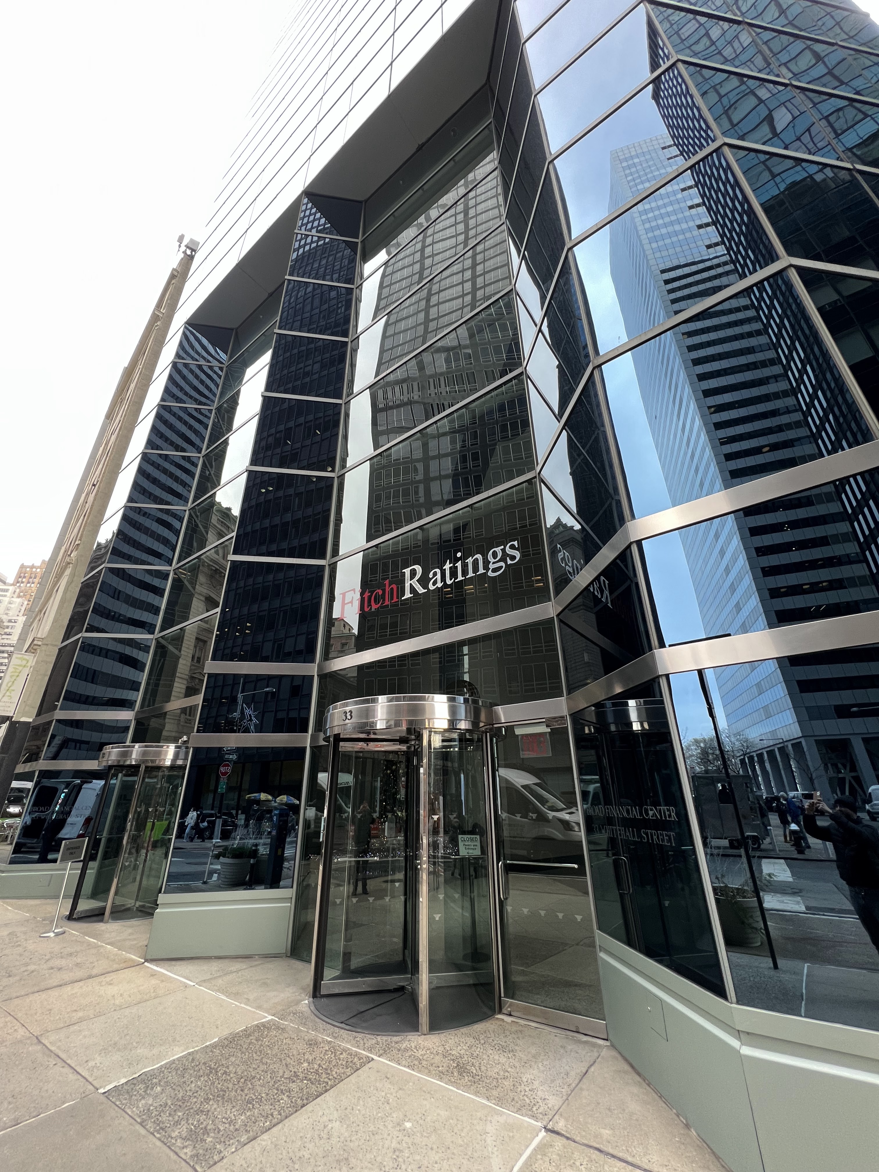Fitch Ratings Inc. 01