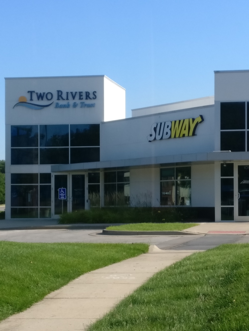 Two Rivers Bank & Trust 01
