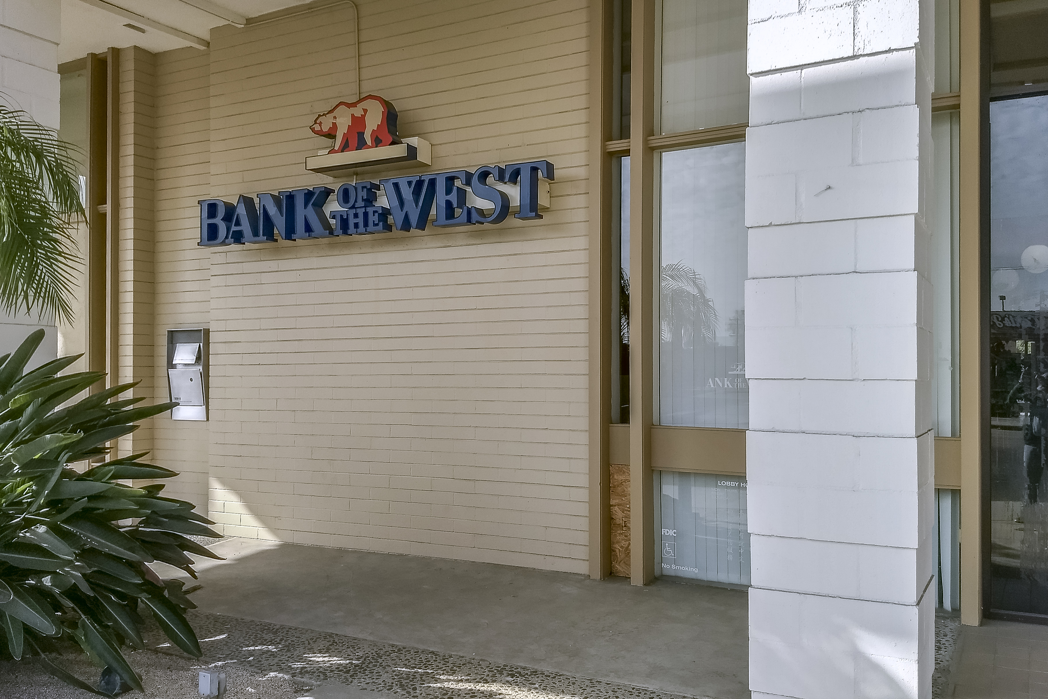 Bank of the West 01