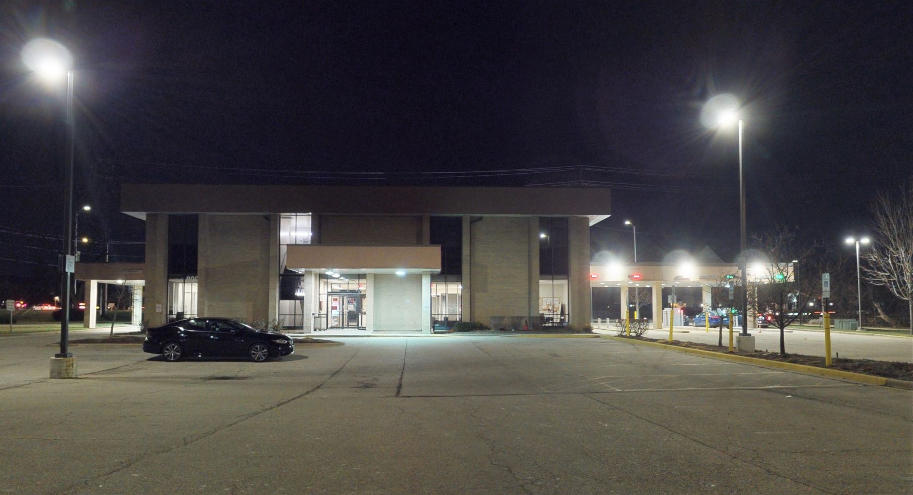 Bank of America (with Drive-thru ATM) 01