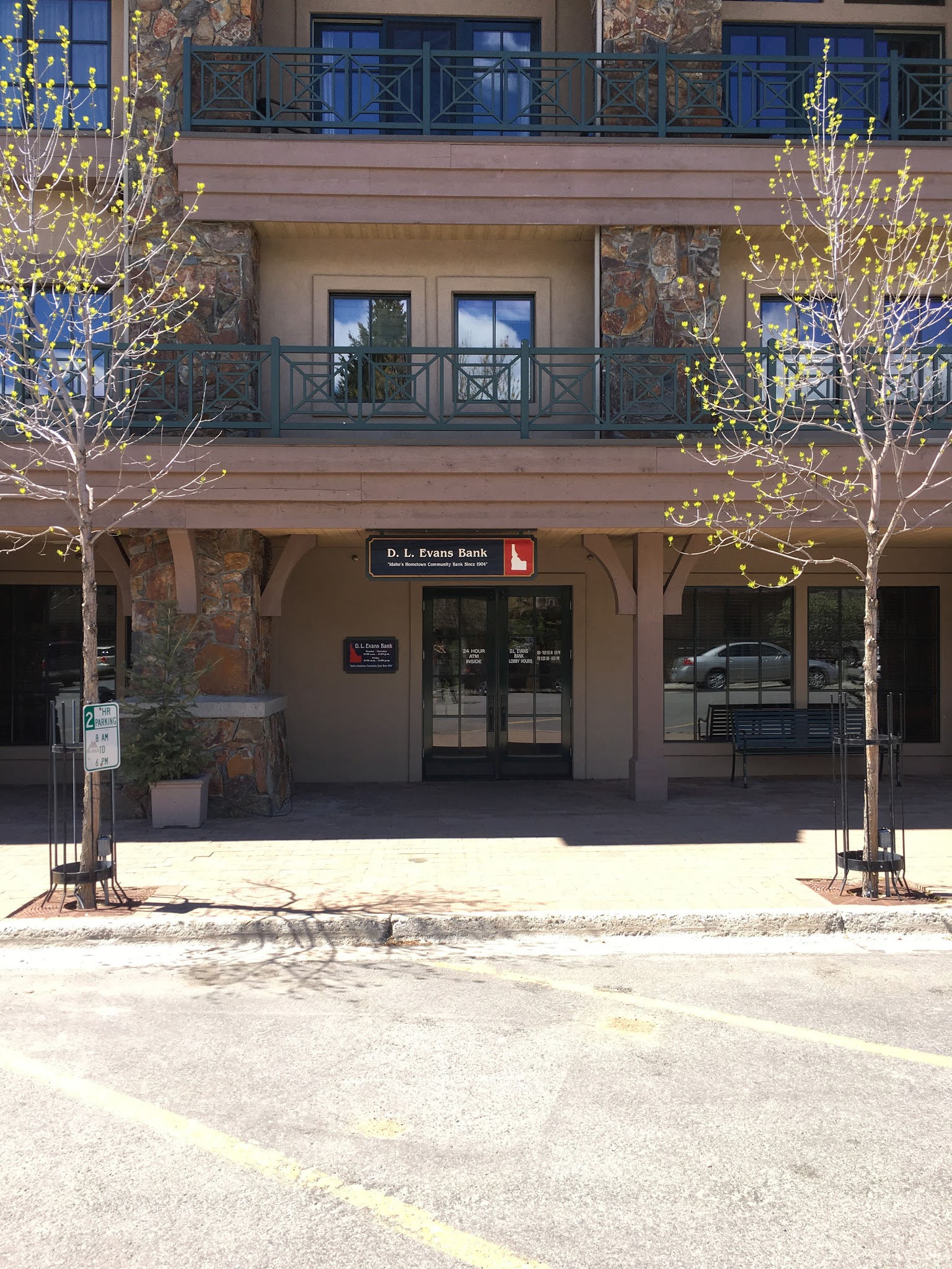 D.L. Evans Bank 01