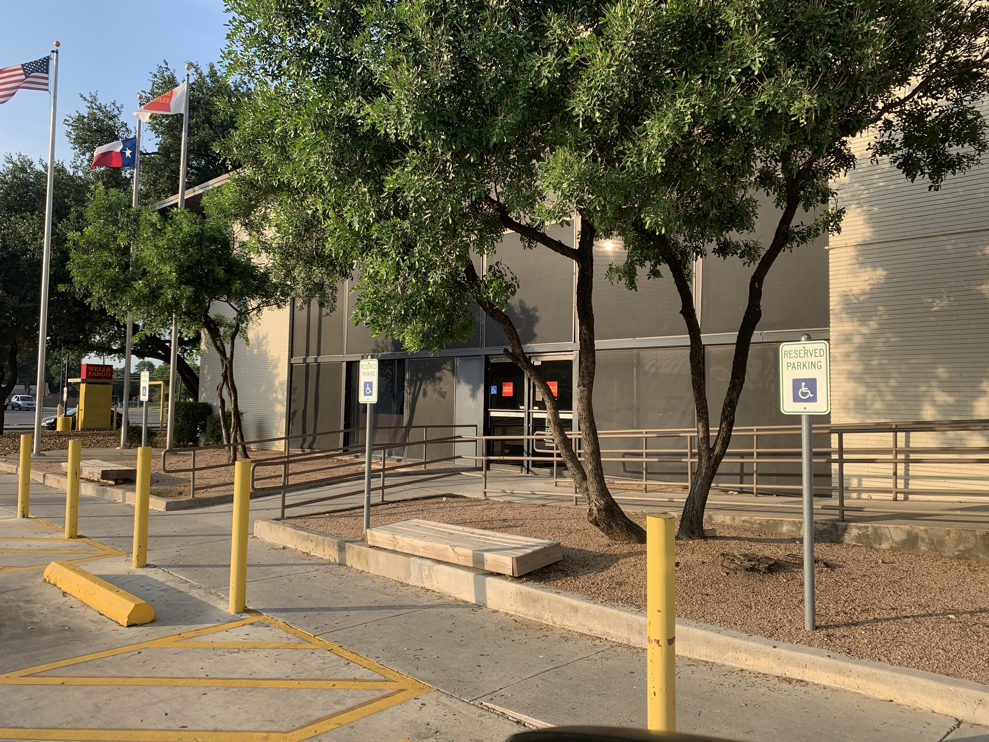 Wells Fargo Bank 01