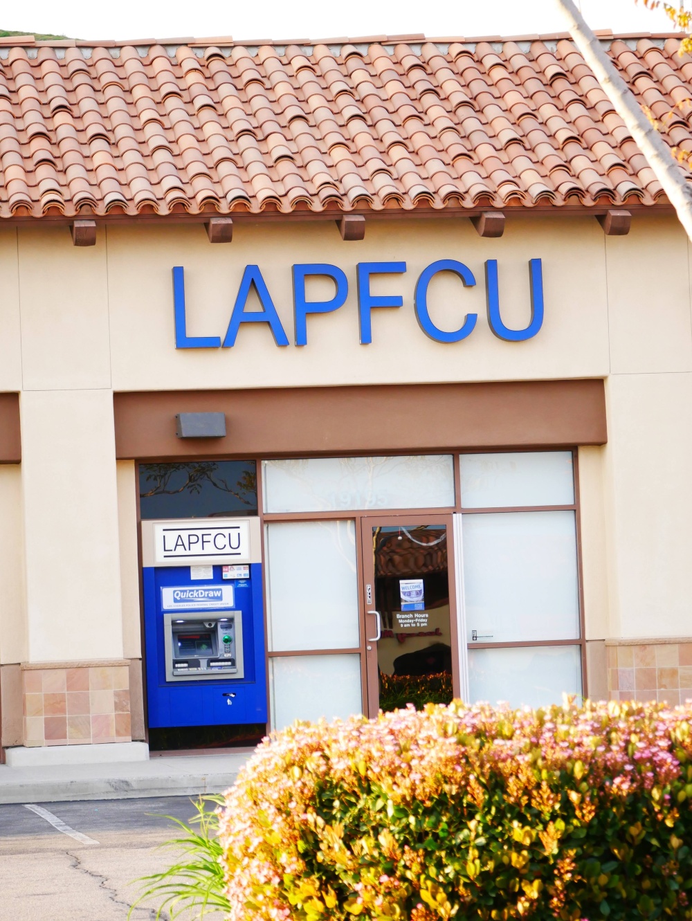 Los Angeles Police Federal Credit Union - Santa Clarita Branch 01
