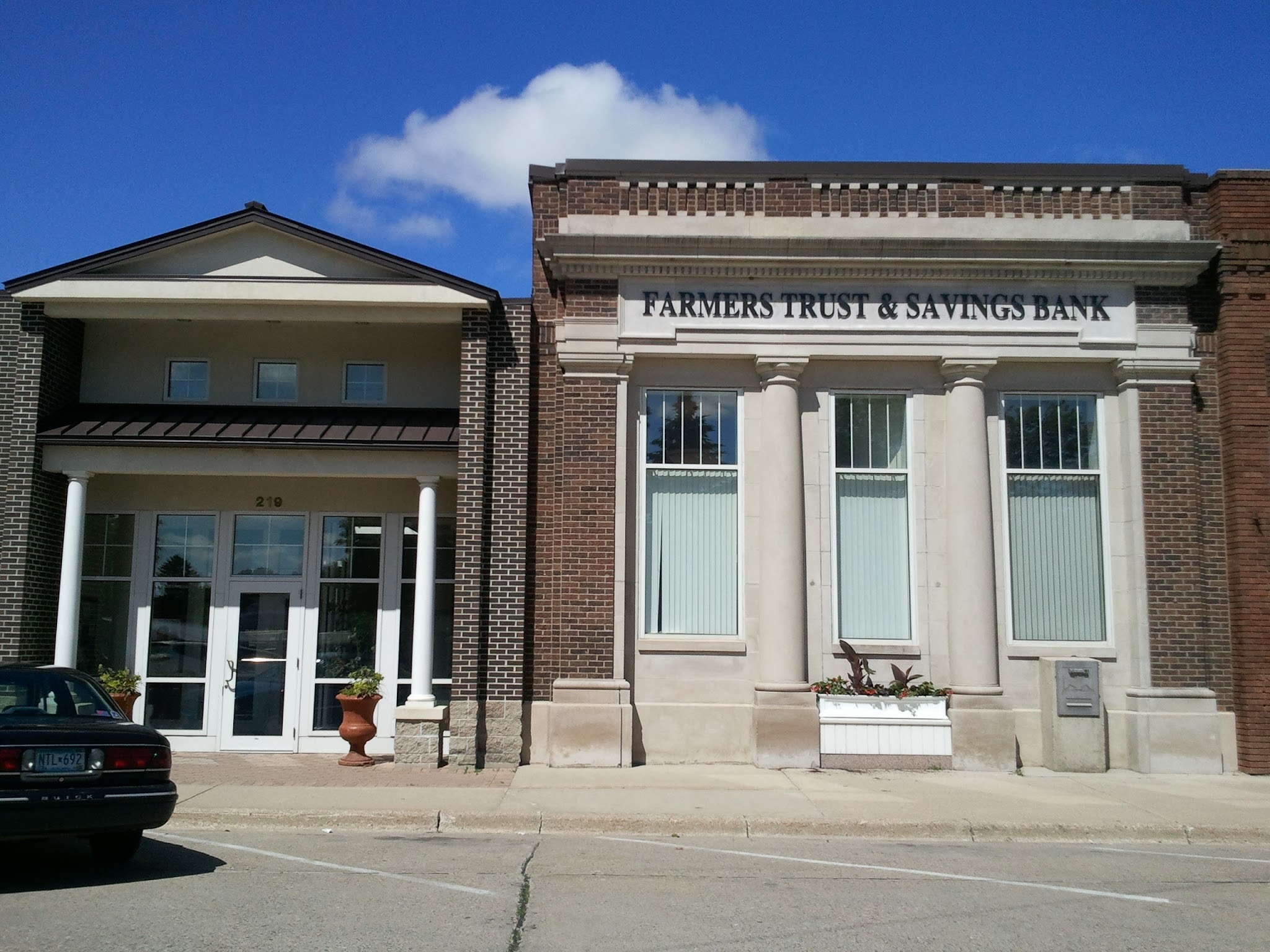 Farmers Trust & Savings Bank 01