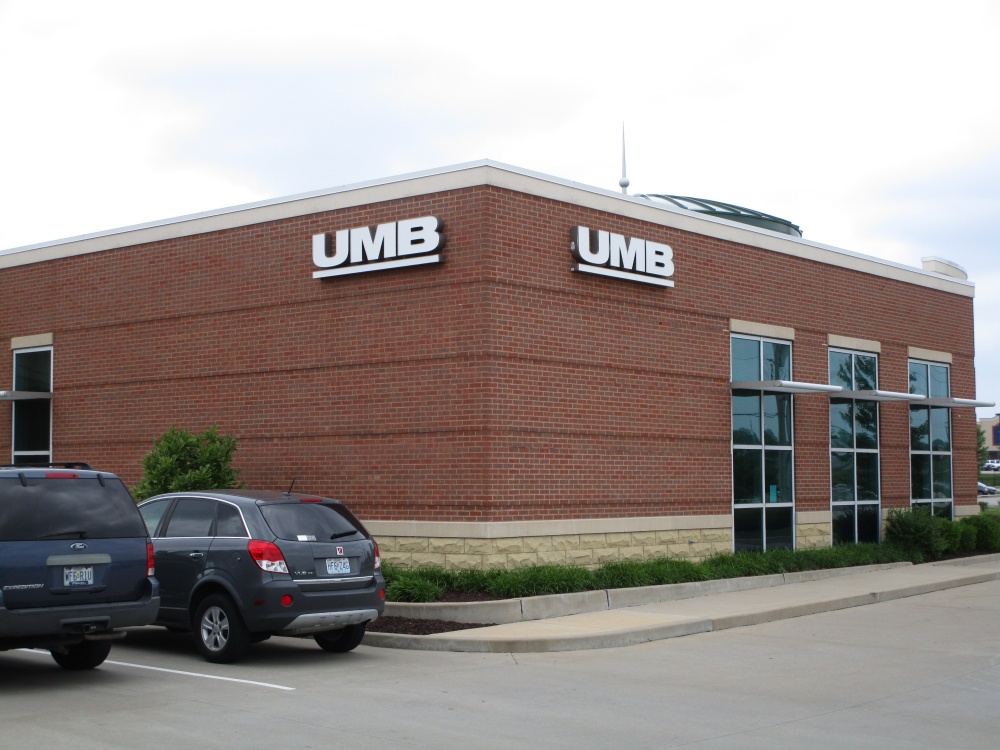 UMB Bank (with drive-thru services) 01