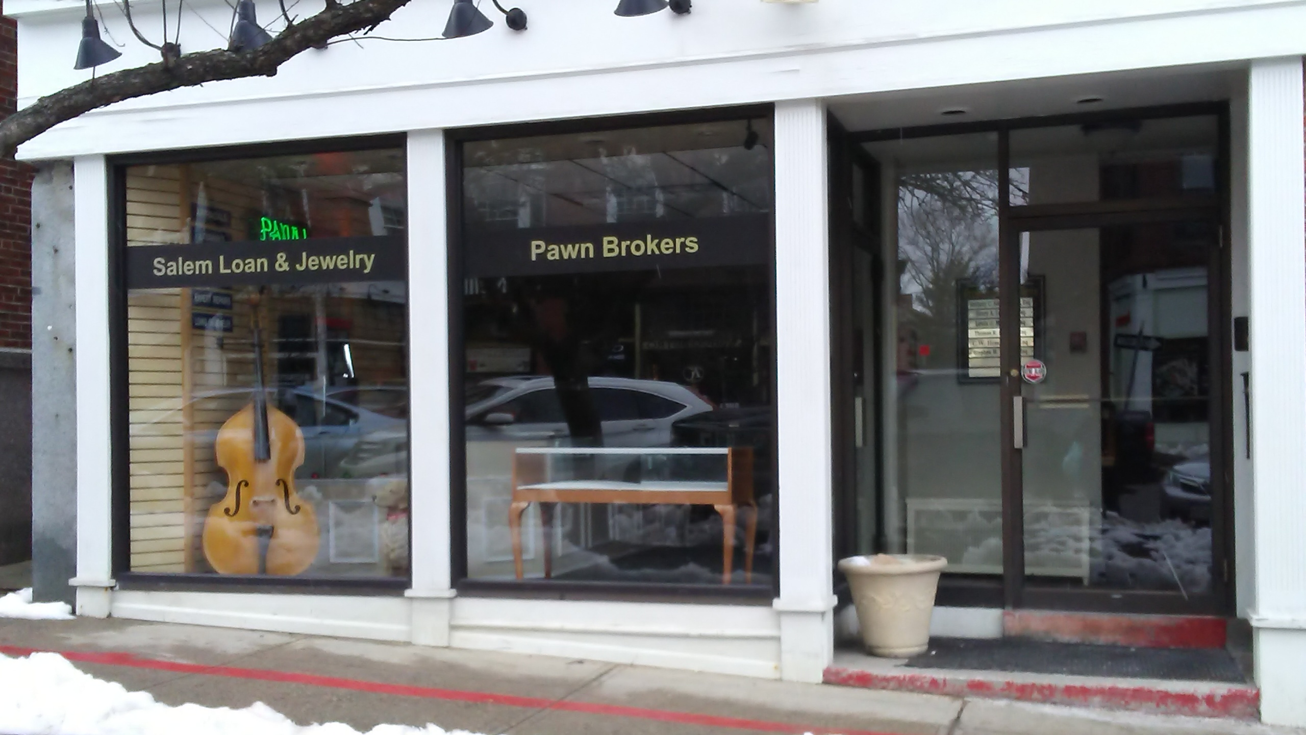 Salem Loan & Jewelry 01