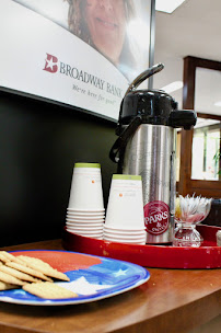 Broadway Bank - Alamo Heights Financial Center 04