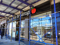 Apple Bank 02