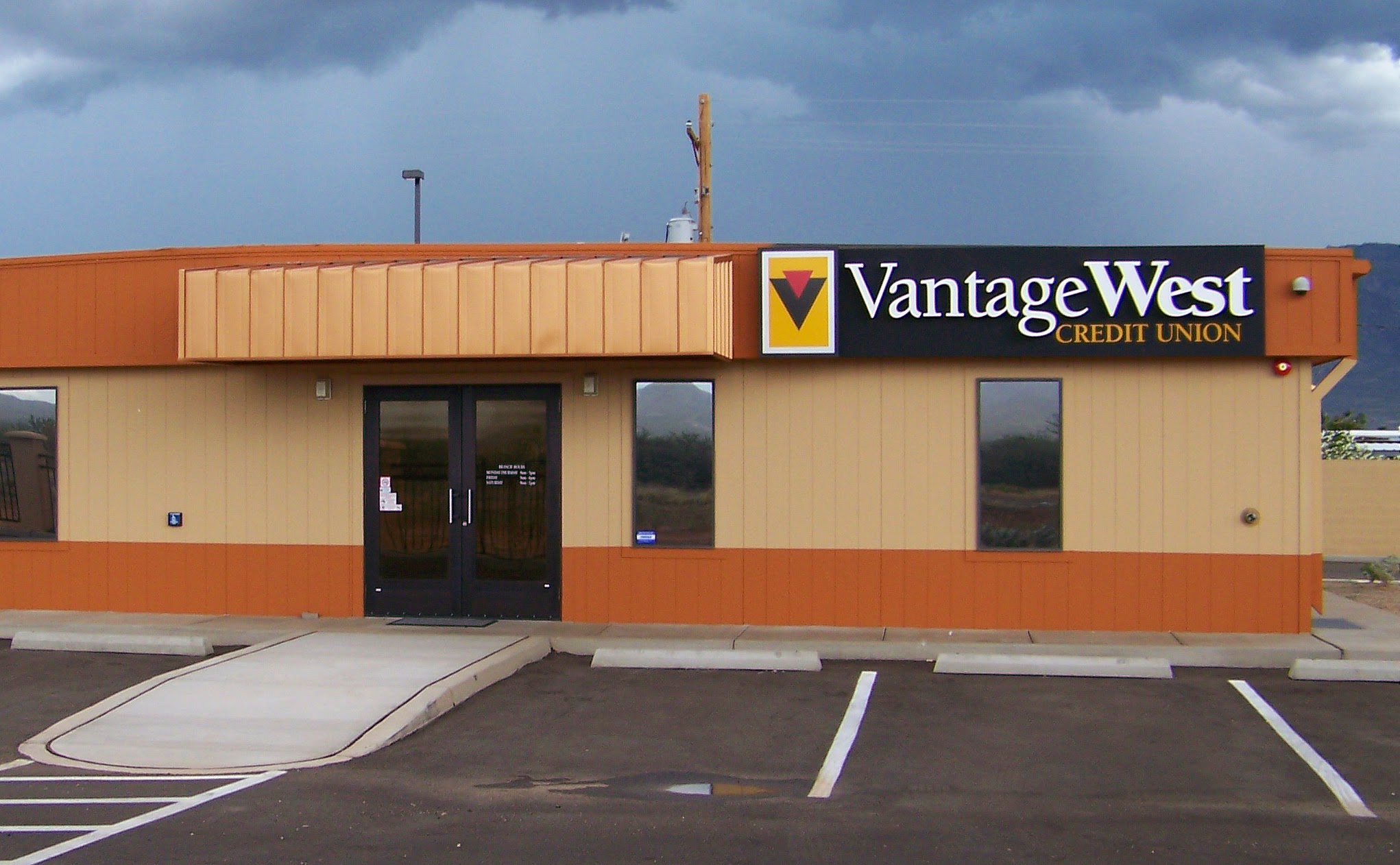 Vantage West Credit Union 01