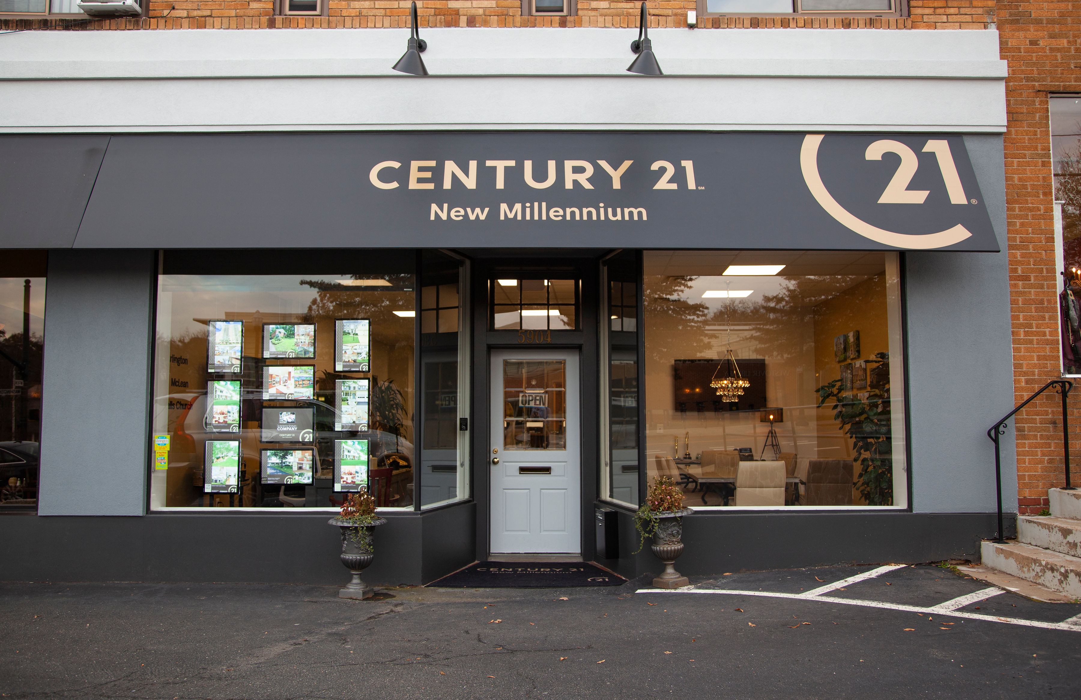 CENTURY 21 New Millennium 01