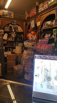 M&M Pawn & Check Cashing 04