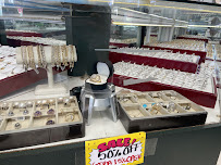 Roberto's Jewelry and Pawn 04
