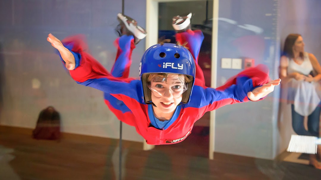 iFLY Indoor Skydiving - Hollywood 01