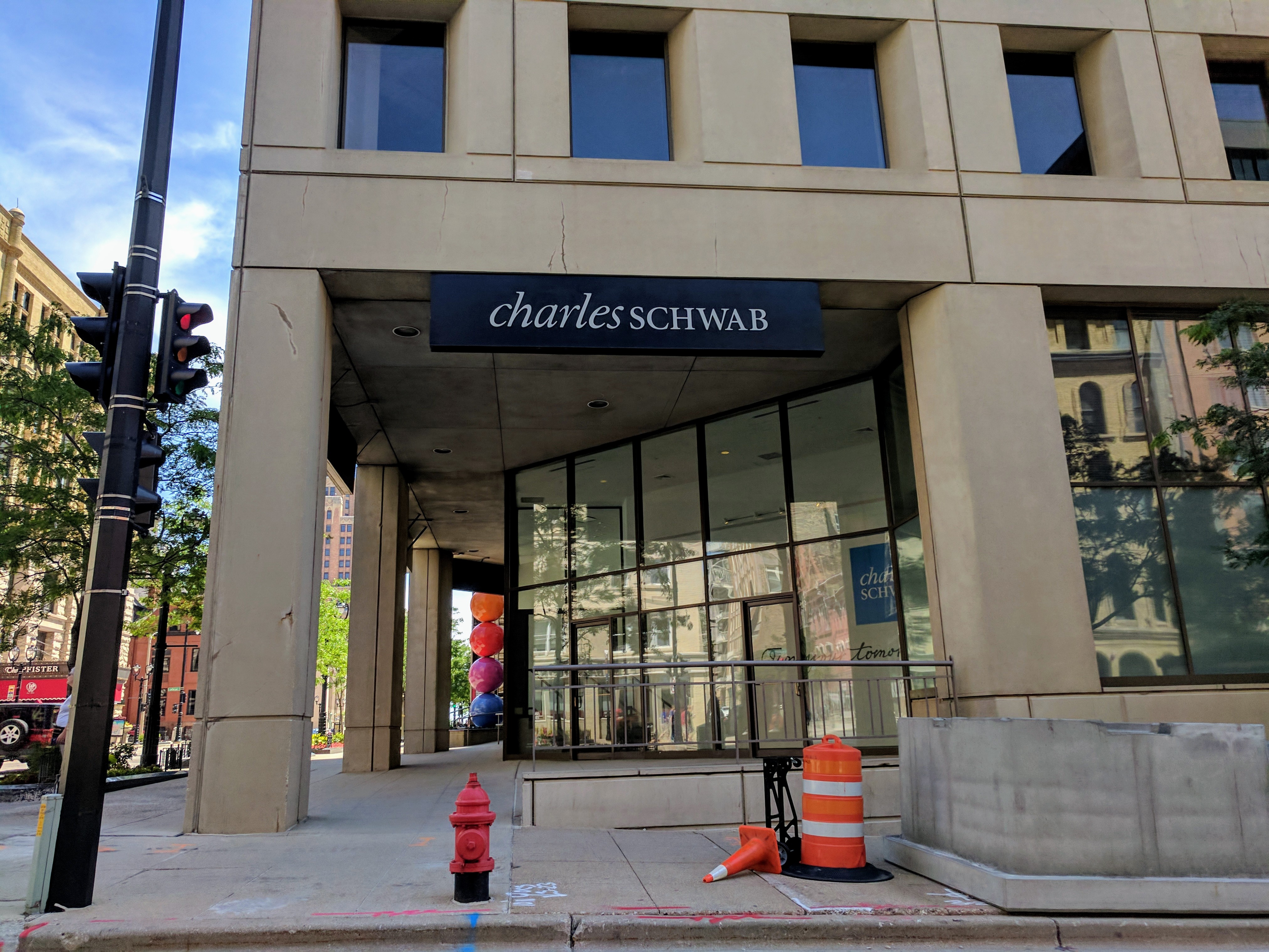 Charles Schwab 01