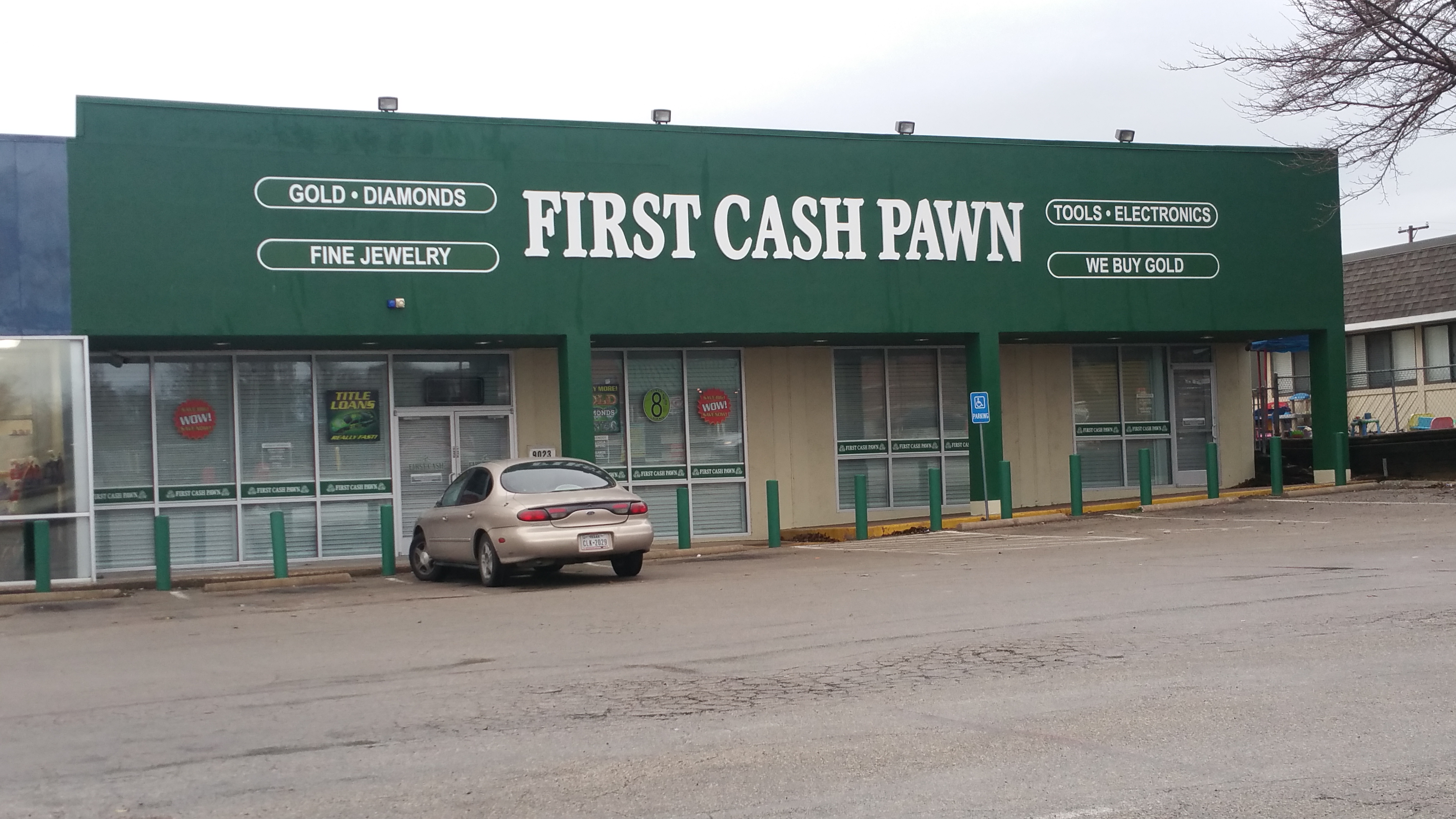 First Cash Pawn 01
