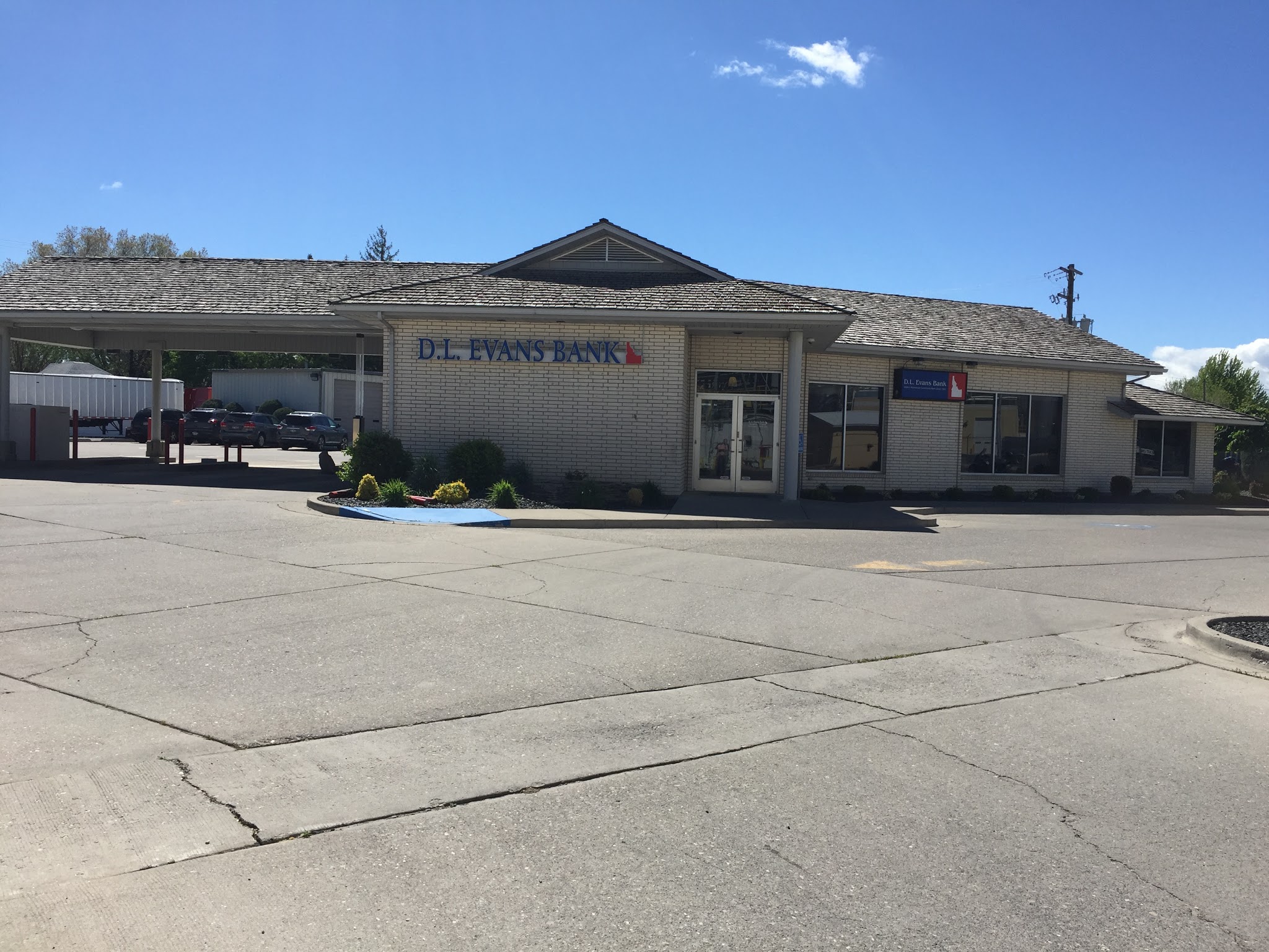 D.L. Evans Bank 01